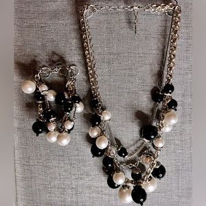 Necklace and bracelet set
